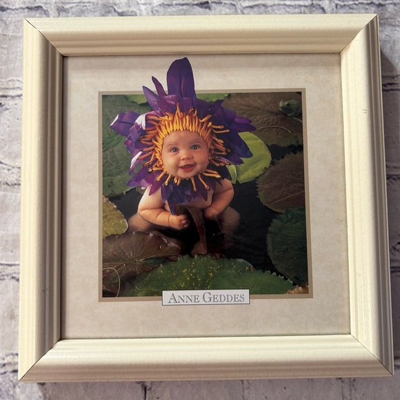 ANNE GEDDES (2) ADORABLE WALL SQUARE BABIES AND FLOWERS PICTURE FRAMES - Picture 2 of 6